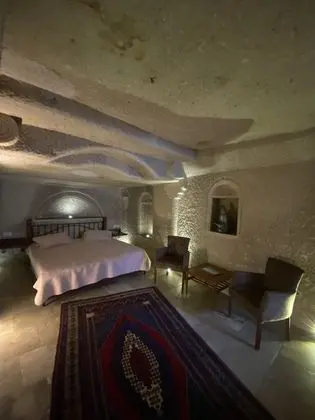 Deluxe Üç Kişilik Oda (Cave)