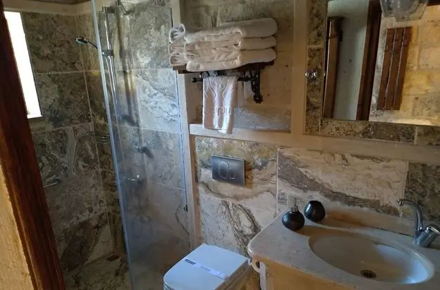 Deluxe Üç Kişilik Oda (Cave)