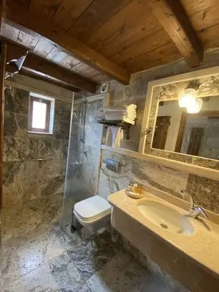 Deluxe Üç Kişilik Oda (Cave)