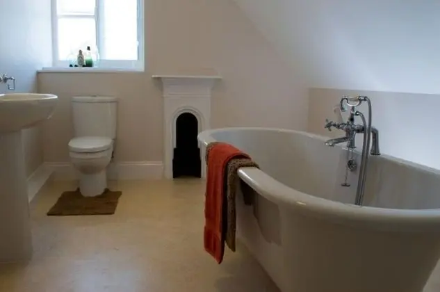 Superior Tek Büyük veya İki Ayrı Yataklı Oda, Ortak Banyo ((With Bath Only))