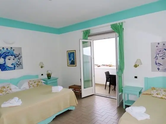 Deluxe Üç Kişilik Oda, Teras, Deniz Manzaralı