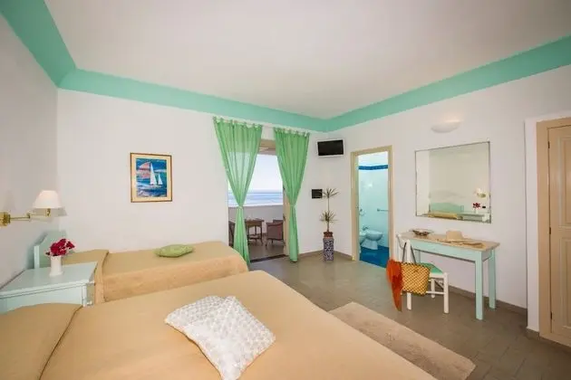 Deluxe Üç Kişilik Oda, Teras, Deniz Manzaralı