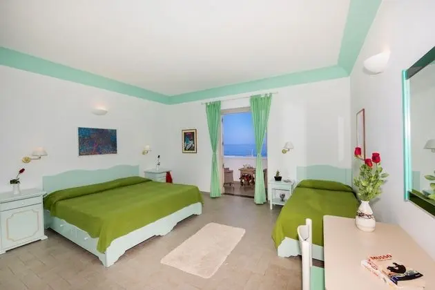 Deluxe Üç Kişilik Oda, Teras, Deniz Manzaralı