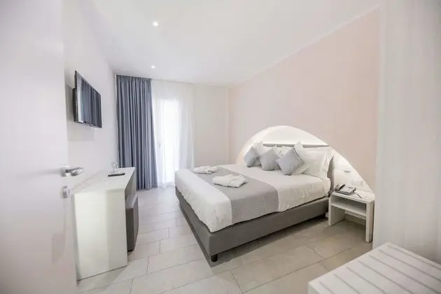 Basic Tek Büyük Yataklı Oda