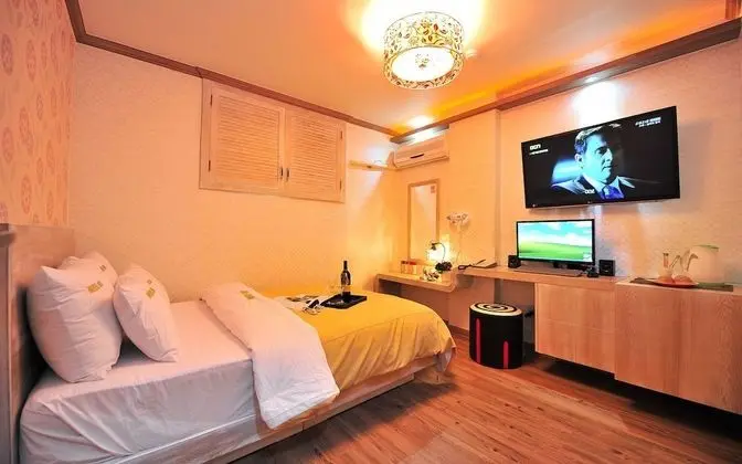 Deluxe Tek Büyük Yataklı Oda