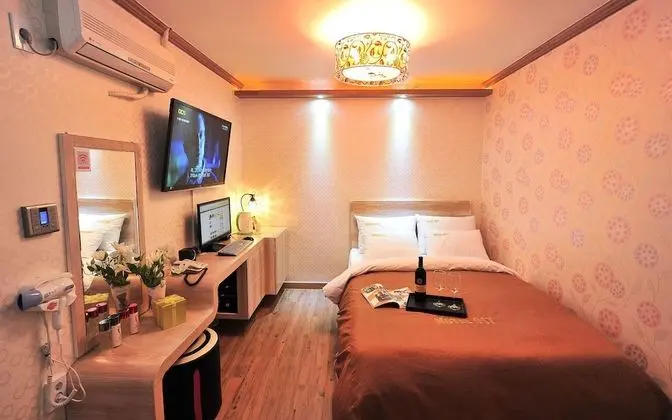 Deluxe Tek Büyük Yataklı Oda