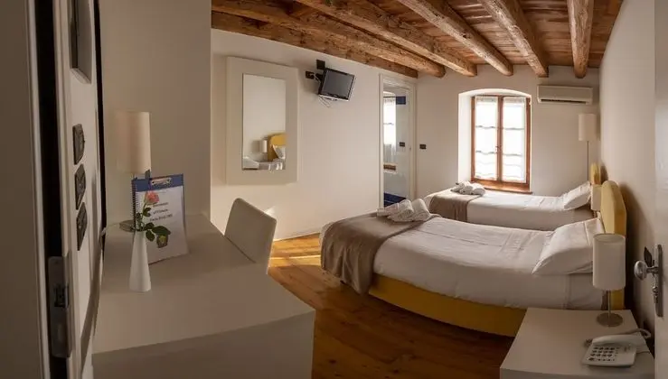 Tek Büyük veya İki Ayrı Yataklı Oda