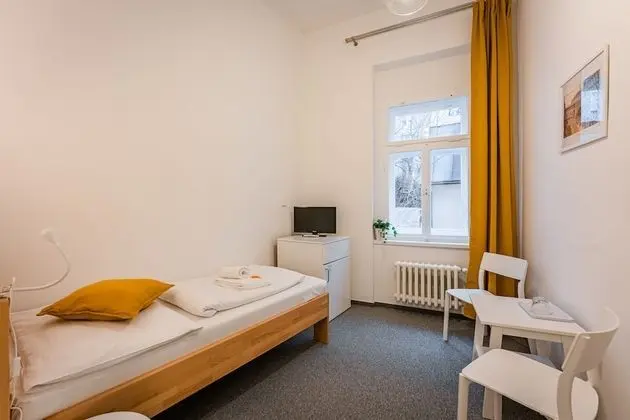 Basic Tek Kişilik Oda, 1 Tek Kişilik Yatak, Buzdolabı, Avlu Manzaralı
