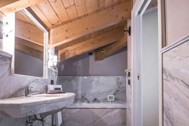 Deluxe Tek Büyük Yataklı Oda, Sıcak Su Küveti (Romantic)