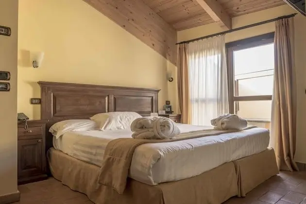Deluxe Tek Büyük Yataklı Oda, Sıcak Su Küveti (Romantic)