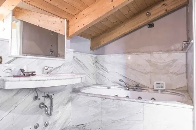 Deluxe Tek Büyük Yataklı Oda, Sıcak Su Küveti (Romantic)