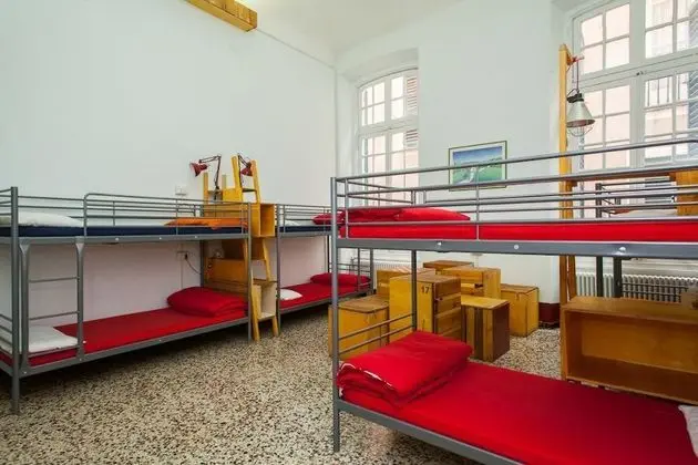 Ortak Ranzalı Oda, Karma Ranzalı Oda