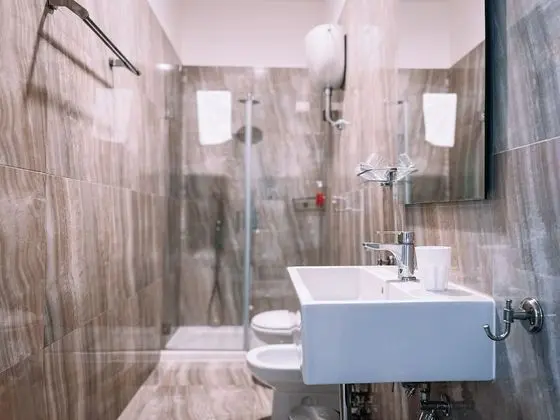 Bed in 8 Female Dorm - Ensuite Bathroom