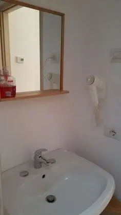 Basic Tek Büyük veya İki Ayrı Yataklı Oda, Engellilere Uygun, Ortak Banyo (Tamaro)