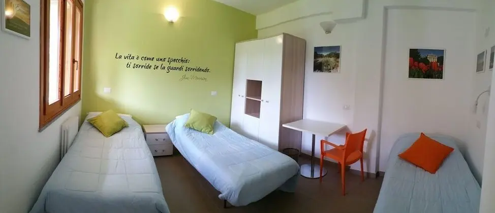 Basic Üç Kişilik Oda, Engellilere Uygun, Ortak Banyo (Taranto)