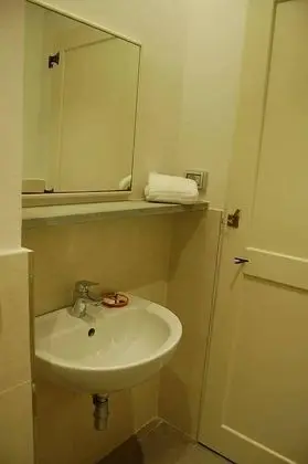 Ortak Ranzalı Oda, Karma Ranzalı Oda (8 beds - Simona)