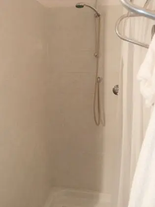 Dört Kişilik Oda, Ortak Banyo