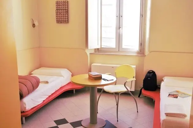 Basic Üç Kişilik Oda, 3 Tek Kişilik Yatak, Ortak Banyo (Fluorite)