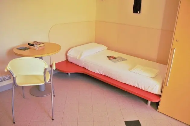 Basic Üç Kişilik Oda, 3 Tek Kişilik Yatak, Ortak Banyo (Fluorite)