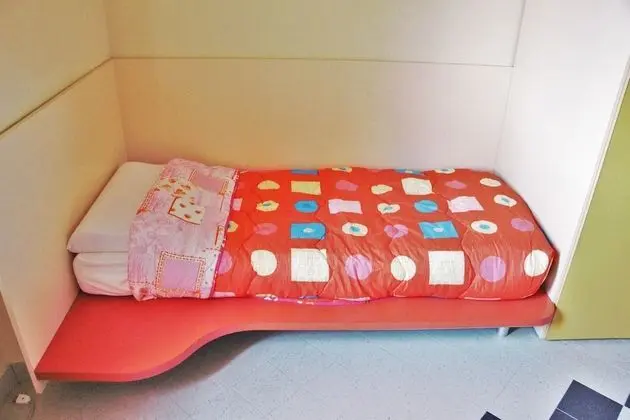 Basic Üç Kişilik Oda, 3 Tek Kişilik Yatak, Ortak Banyo (Pirite)