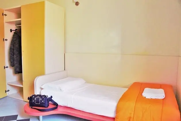 Basic Üç Kişilik Oda, 3 Tek Kişilik Yatak, Ortak Banyo (Pirite)