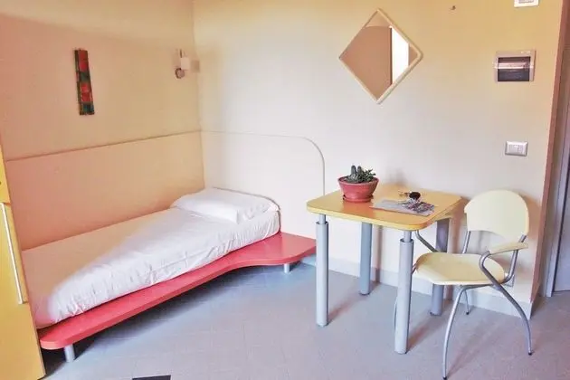 Basic Üç Kişilik Oda, 3 Tek Kişilik Yatak, Ortak Banyo (Pirite)