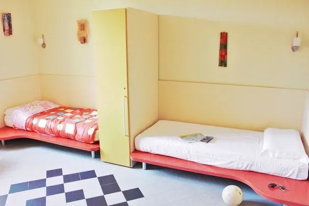 Basic Üç Kişilik Oda, 3 Tek Kişilik Yatak, Ortak Banyo (Pirite)