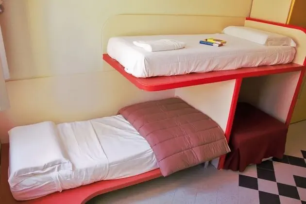 Economy Dört Kişilik Oda, Ortak Banyo (Cerussite)