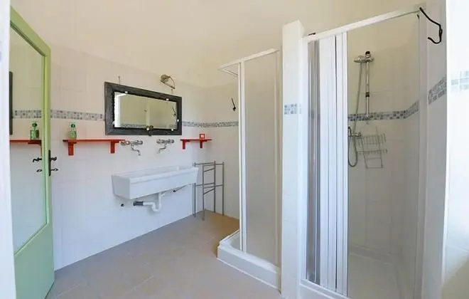 Ortak Ranzalı Oda, Sadece kadınlar için, Ortak Banyo