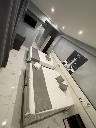 Basic Tek Büyük veya İki Ayrı Yataklı Oda