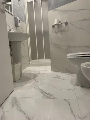 Basic Tek Büyük veya İki Ayrı Yataklı Oda