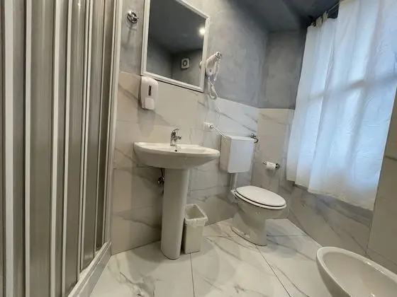 Basic Tek Büyük veya İki Ayrı Yataklı Oda