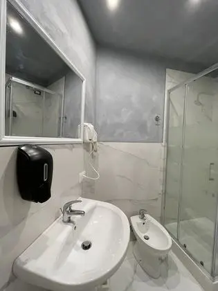 Basic Tek Büyük veya İki Ayrı Yataklı Oda