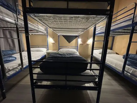 Ortak Ranzalı Oda, Sadece kadınlar için, Ortak Banyo