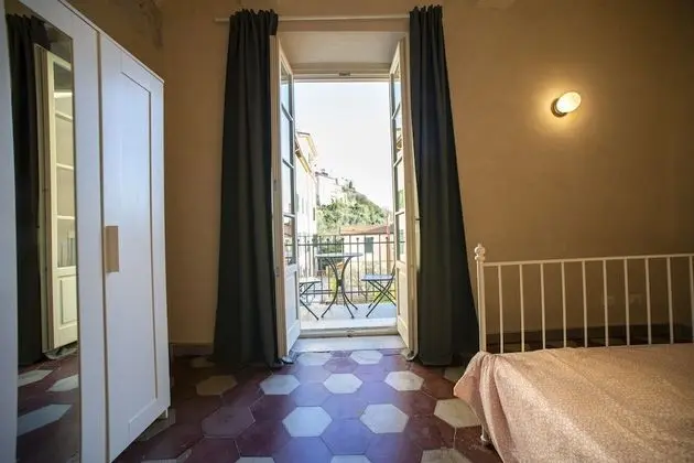 Tek Büyük Yataklı Oda, Ortak Banyo