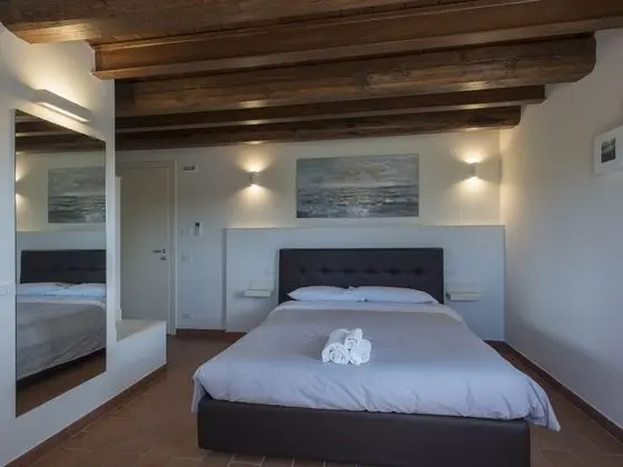 Büyük Yataklı Tek Kişilik Oda