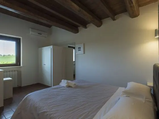 Büyük Yataklı Tek Kişilik Oda