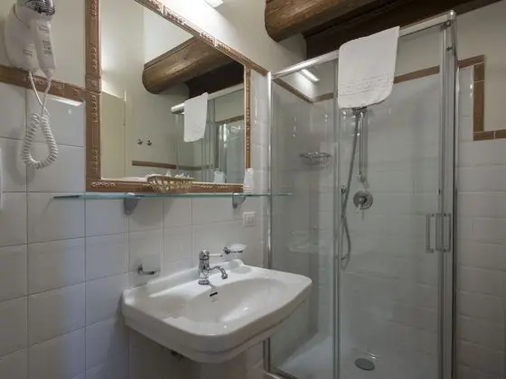 Büyük Yataklı Tek Kişilik Oda