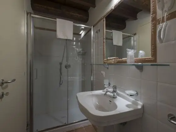 Büyük Yataklı Tek Kişilik Oda