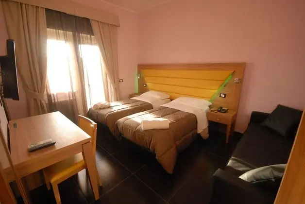 Üç Kişilik Oda