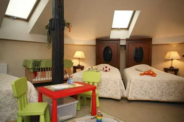 FAMILY ROOM