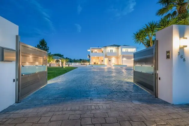 Villa Five Bedrooms