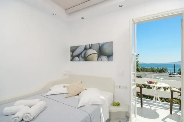 Tek Büyük veya İki Ayrı Yataklı Oda, Deniz Manzaralı