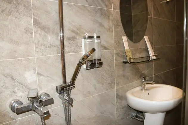 Standard Tek Büyük Yataklı Oda