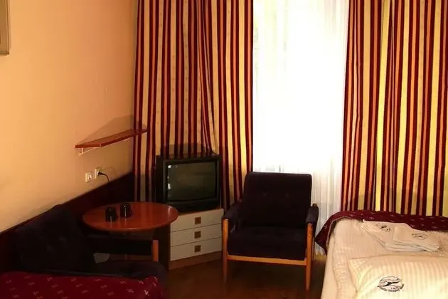 Basic Tek Büyük Yataklı Oda