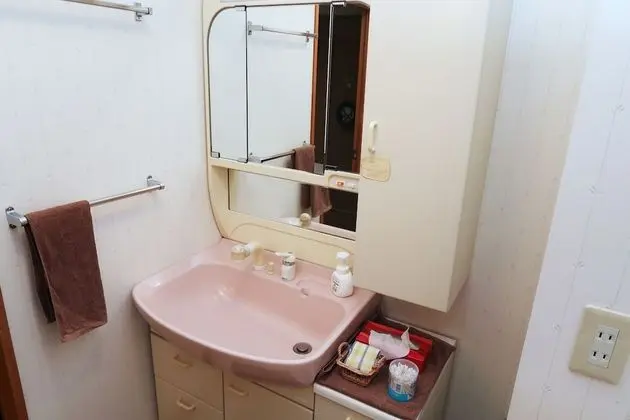 Ortak Ranzalı Oda, Sadece kadınlar için, Ortak Banyo