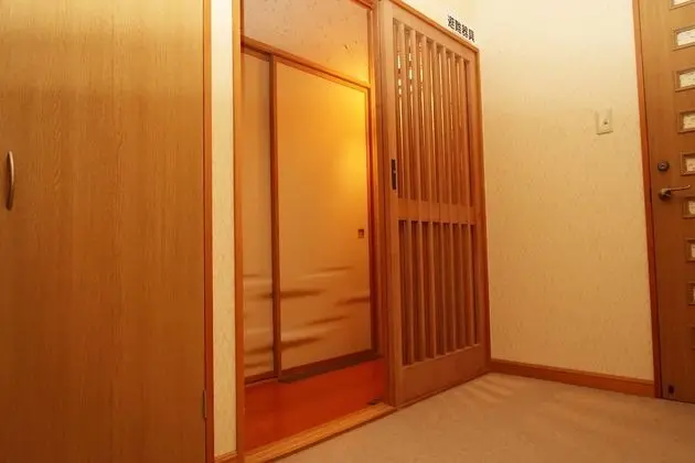 Traditional Oda, Ortak Banyo (Simple locking)