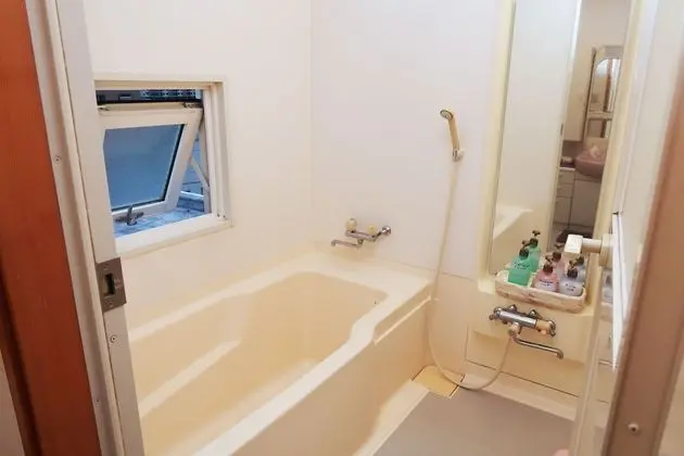 Traditional Oda, Ortak Banyo (Simple locking)