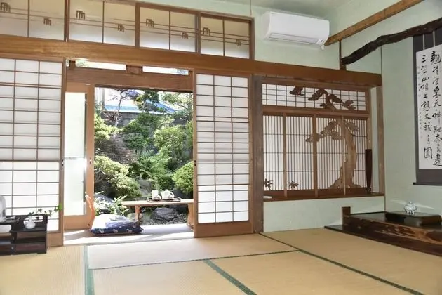 Traditional Oda, Sigara İçilmez (Tatami Garden Room w/ Public Restroom)