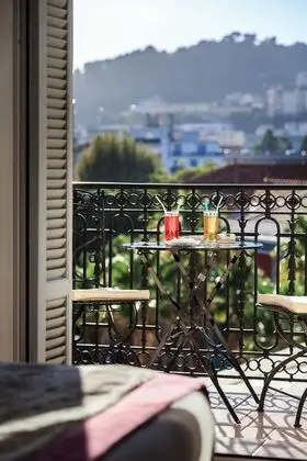 Tek Büyük veya İki Ayrı Yataklı Oda, Teras